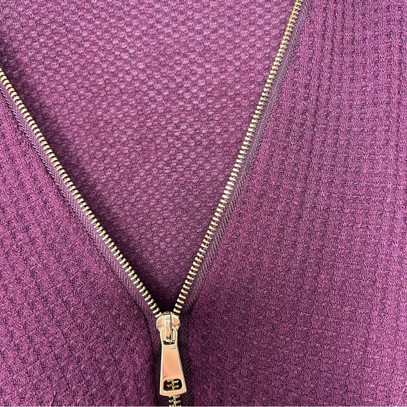 Zip down long sleeve burgundy wine 🍷 red purple with gold zipper hardware - Picture 2 of 3